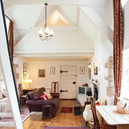 Welsh Gatehouse, Historic Castle Which Can Cater For Electric Vehicle Mathern 외부 사진