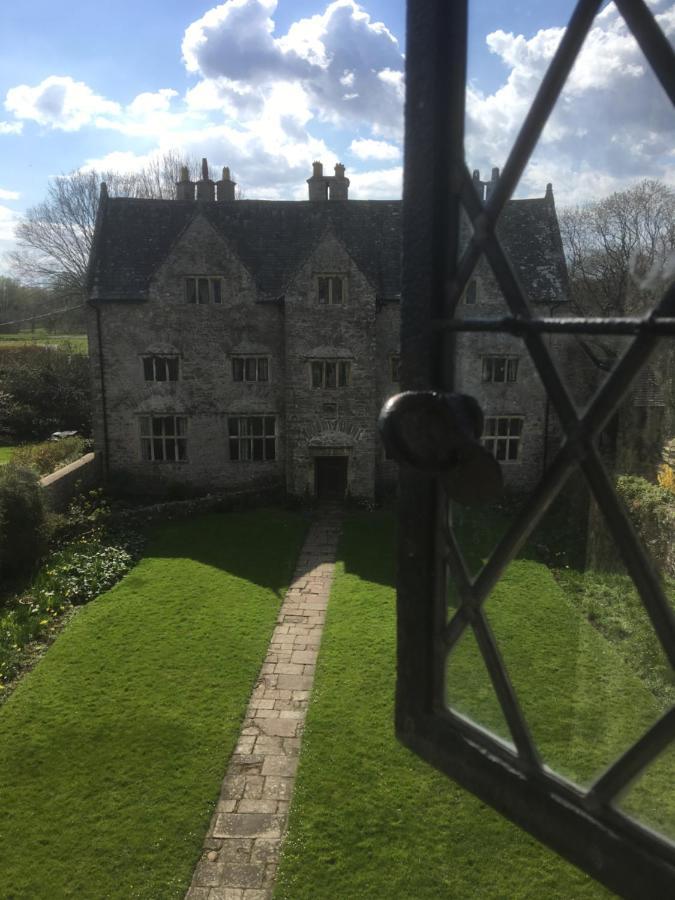 Welsh Gatehouse, Historic Castle Which Can Cater For Electric Vehicle Mathern 외부 사진